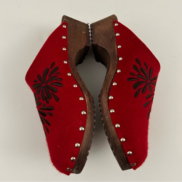 Ann Louise Roswald Red Felt Black Embroidered Wood Clogs Size EU 38 - Picture 3 of 9